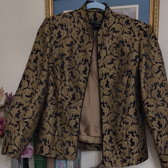 Jessica Howard Tops - Elegant Black and Gold Patterned Jacket